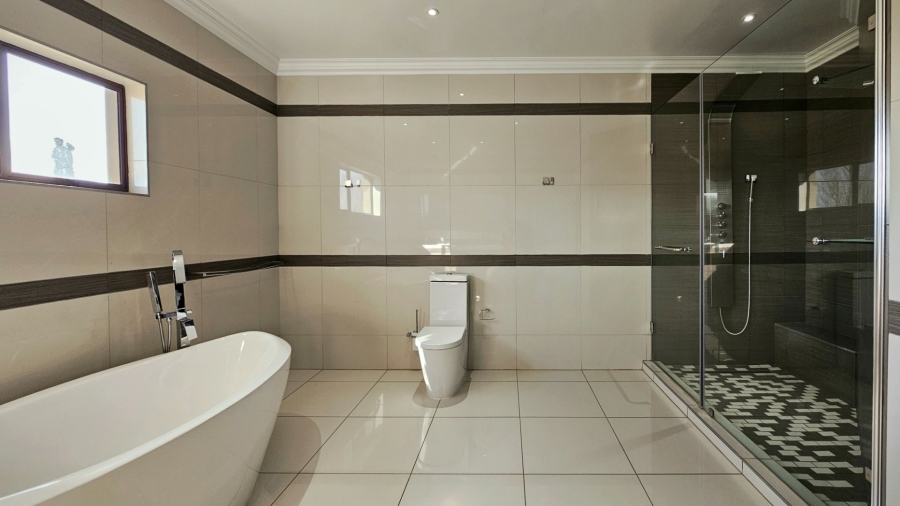 5 Bedroom Property for Sale in Kiepersol Free State